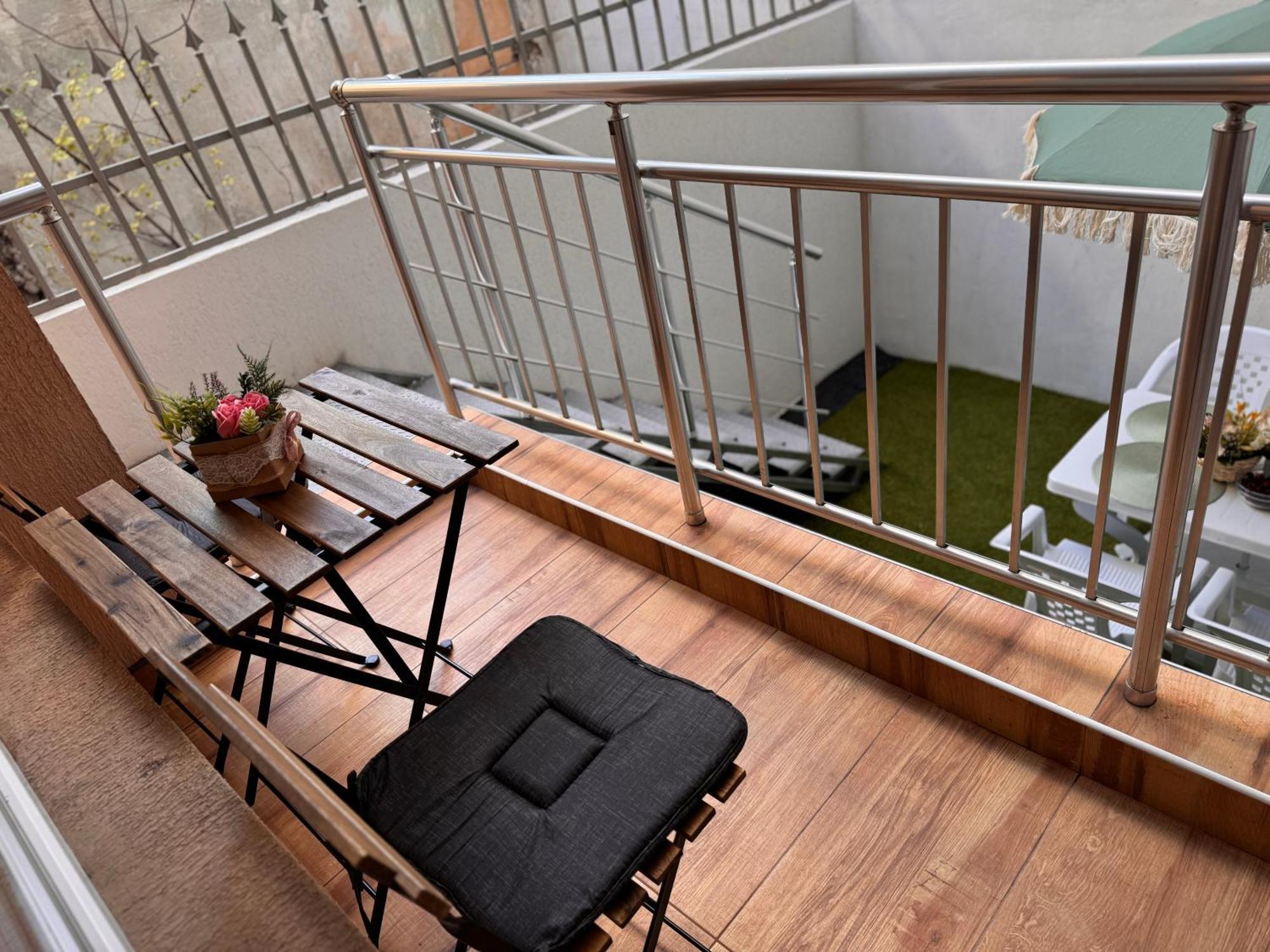Goldy Central Beach Apartment With Private Garden Бургас Экстерьер фото