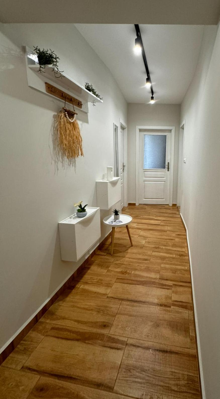 Goldy Central Beach Apartment With Private Garden Бургас Экстерьер фото