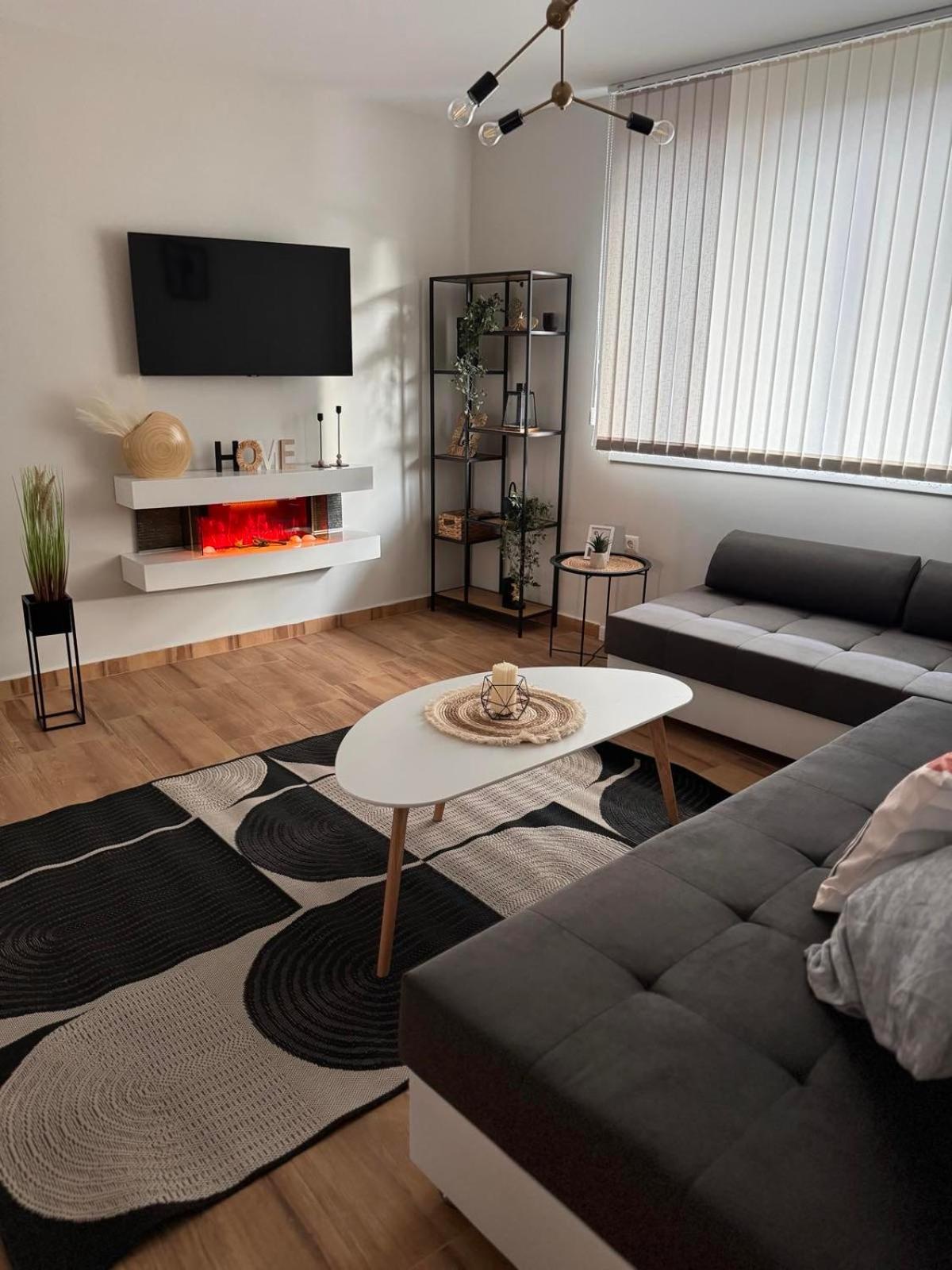 Goldy Central Beach Apartment With Private Garden Бургас Экстерьер фото