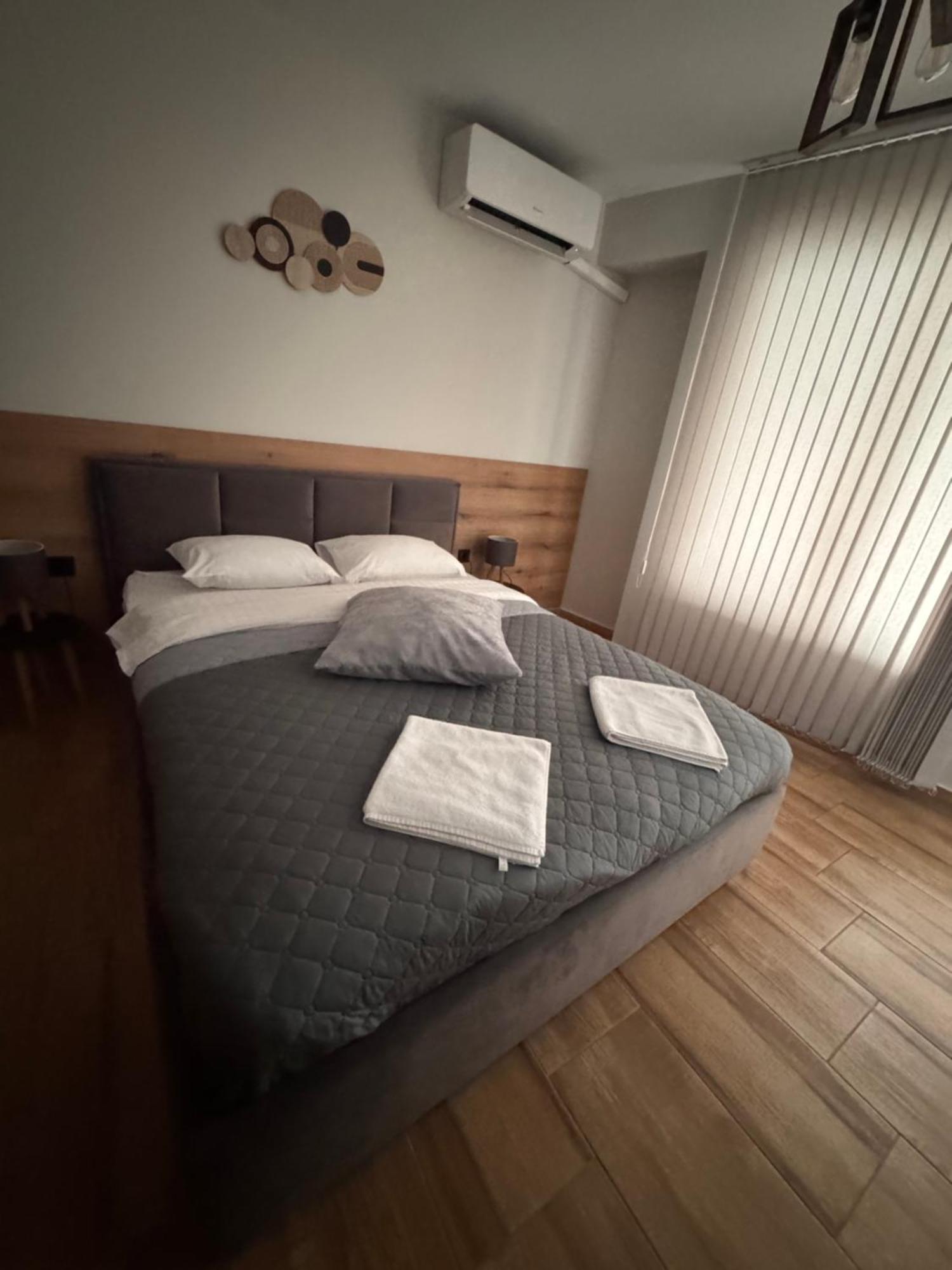 Goldy Central Beach Apartment With Private Garden Бургас Экстерьер фото